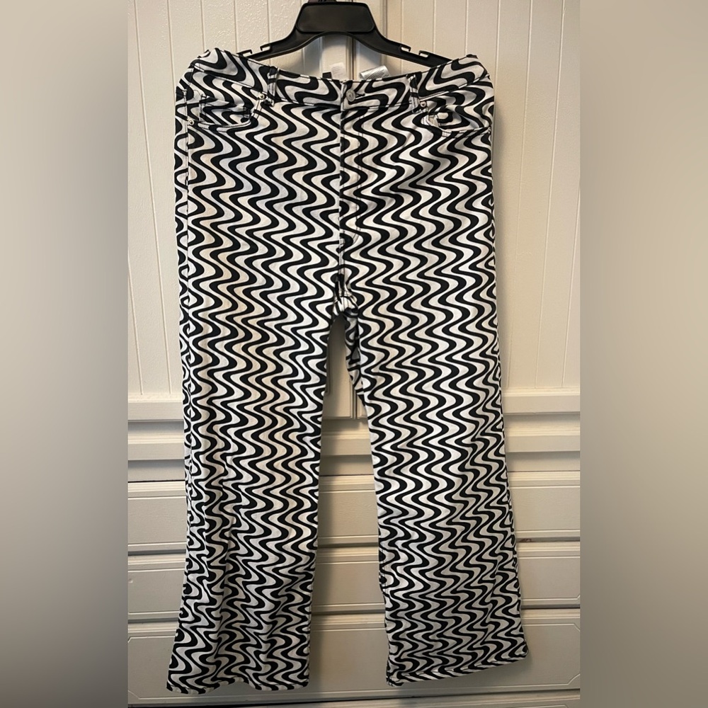 H&M Groovy Wavy Print Wide Leg Jean Sz16